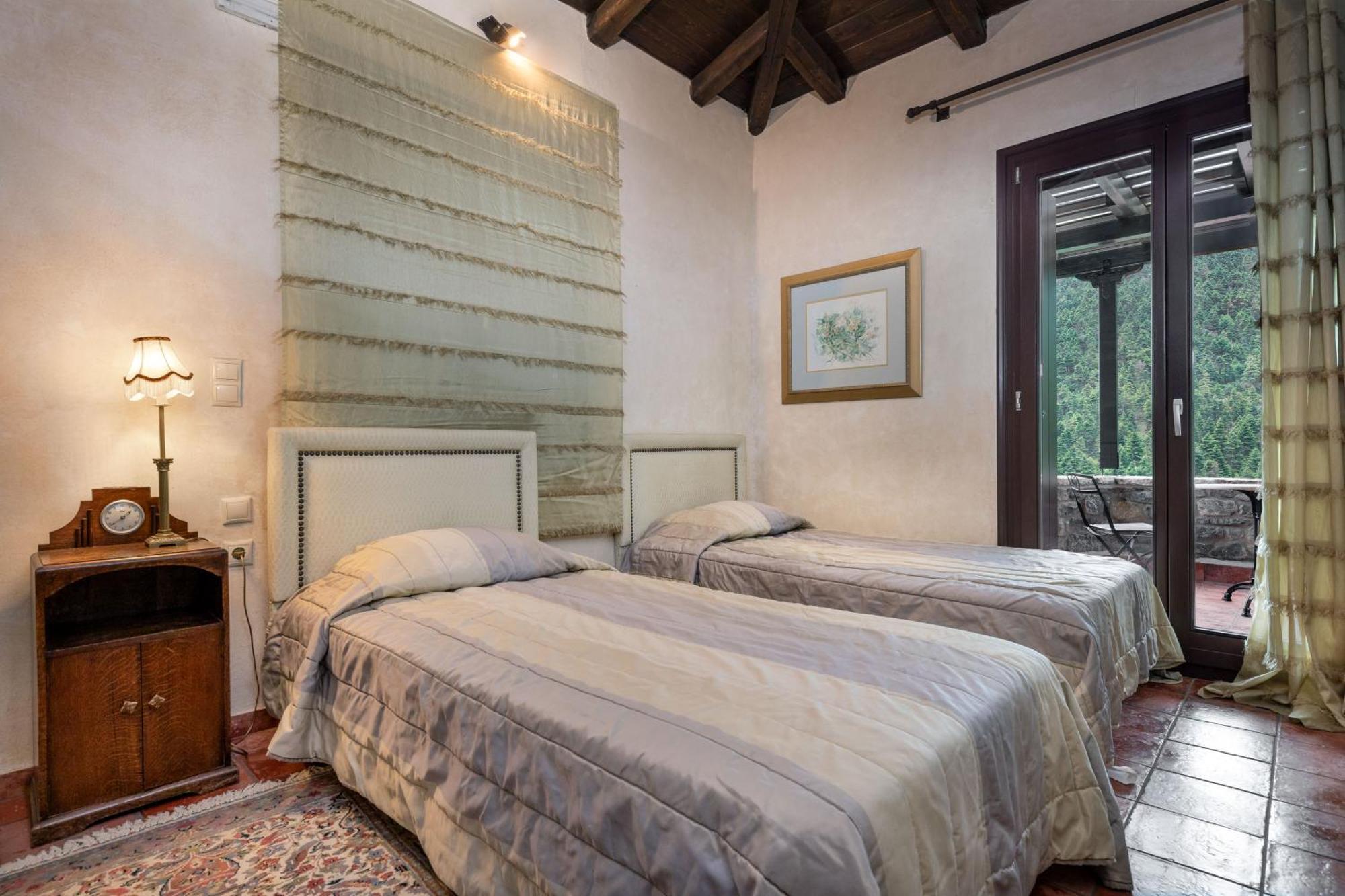 Ostra Menalon Luxury Suites Kardaras Экстерьер фото