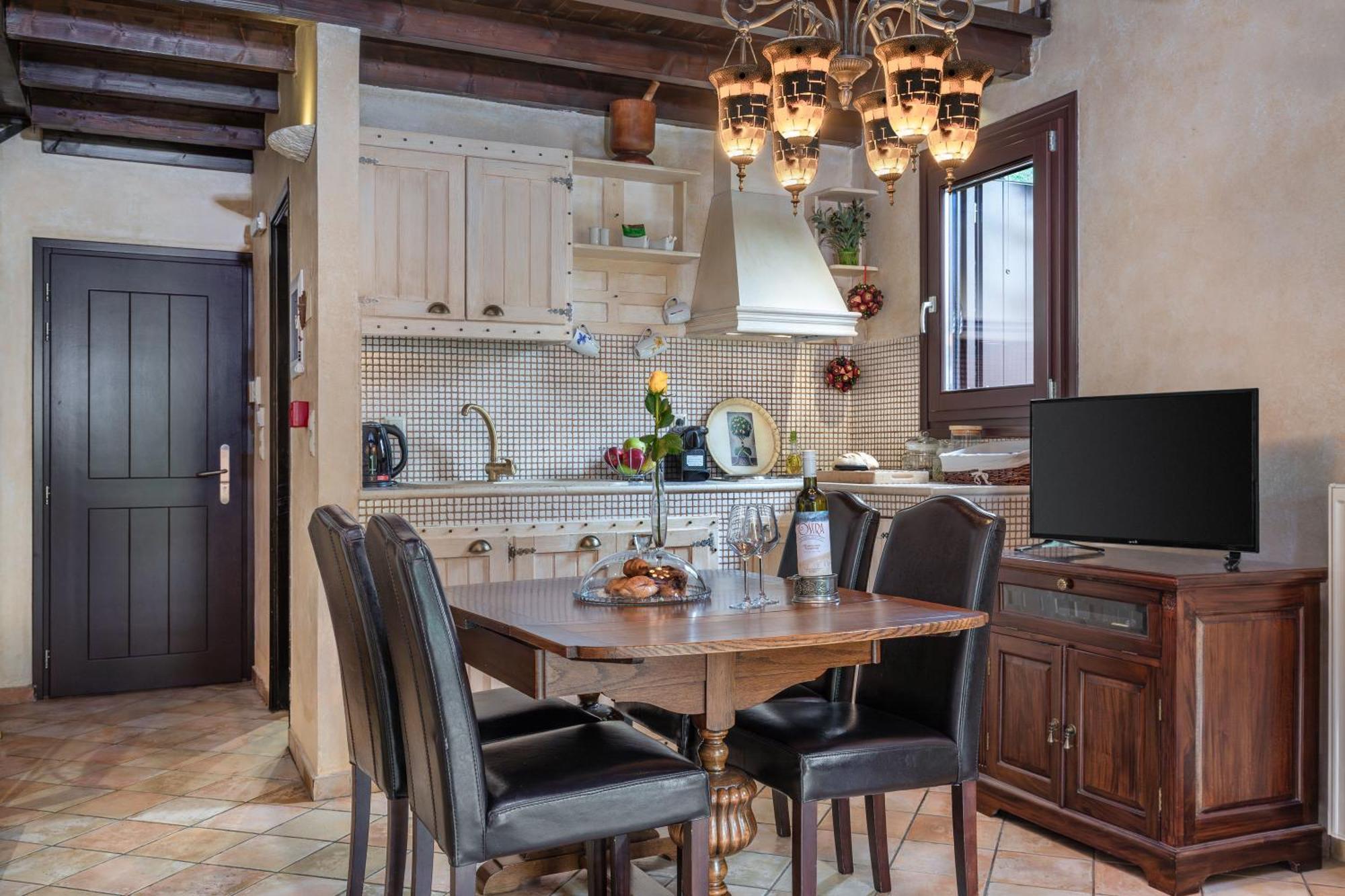 Ostra Menalon Luxury Suites Kardaras Номер фото