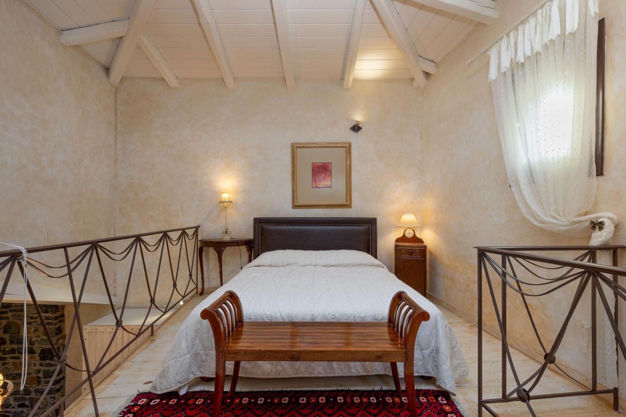 Ostra Menalon Luxury Suites Kardaras Номер фото