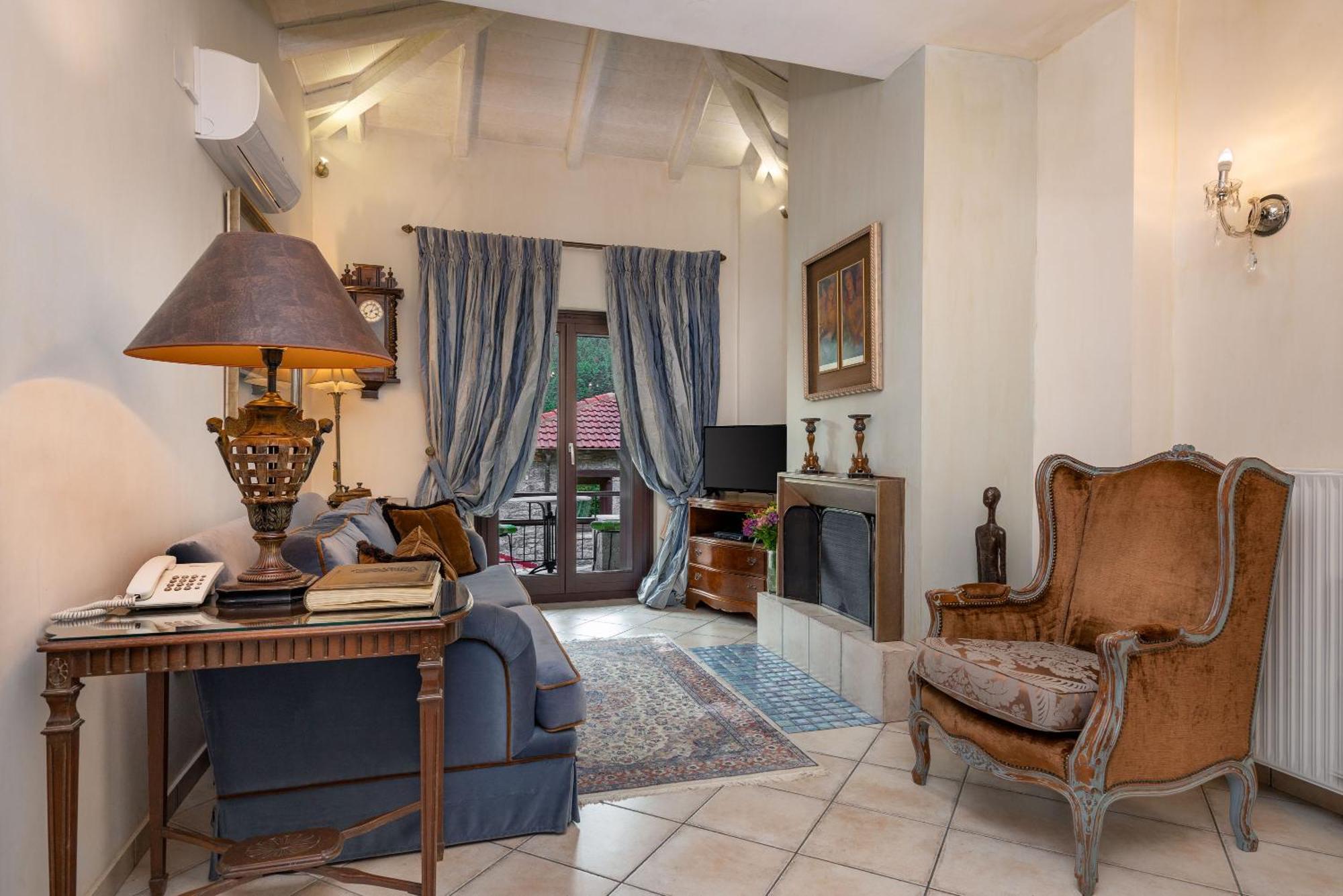 Ostra Menalon Luxury Suites Kardaras Номер фото