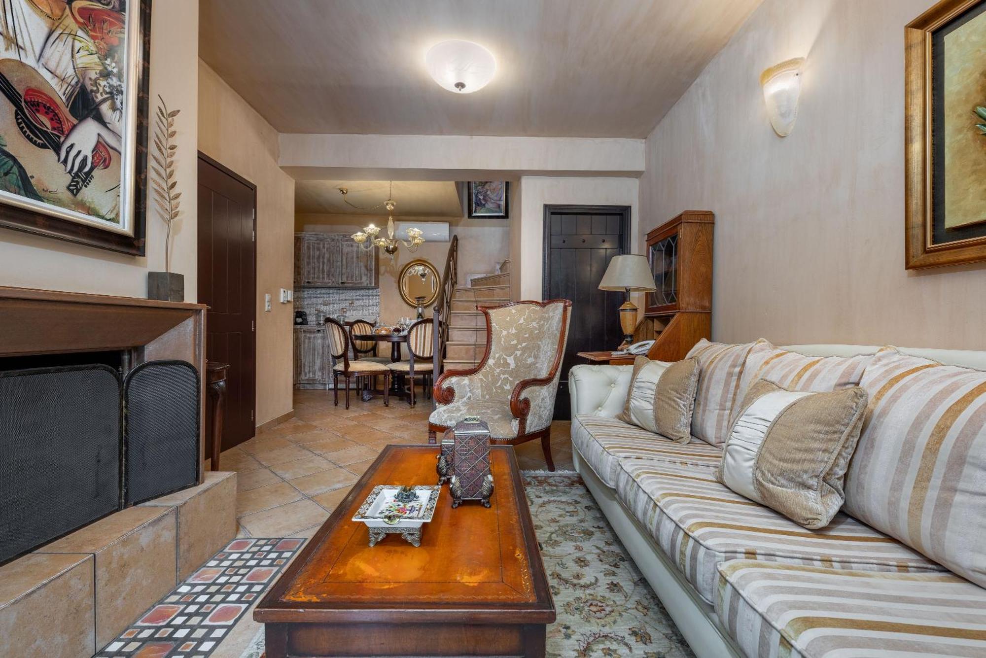 Ostra Menalon Luxury Suites Kardaras Номер фото